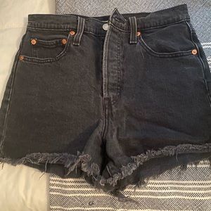 Levi’s Ribcage cutoff shorts